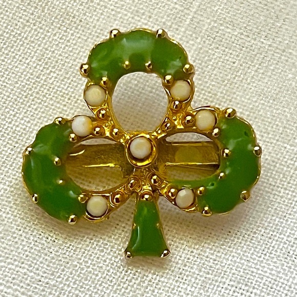 Vintage Jewelry - Vintage 1950s Four-Leaf Clover Brooch with Green Enamel & Milk Glass